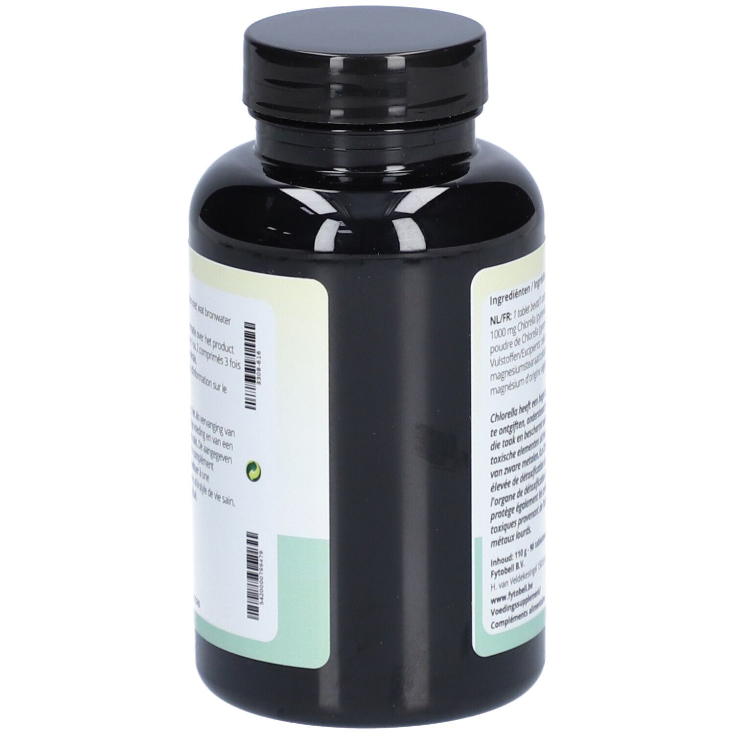 Zijaanzicht fles fytobell Chlorella. Zwarte fles, wit etiket met tekst en barcode.