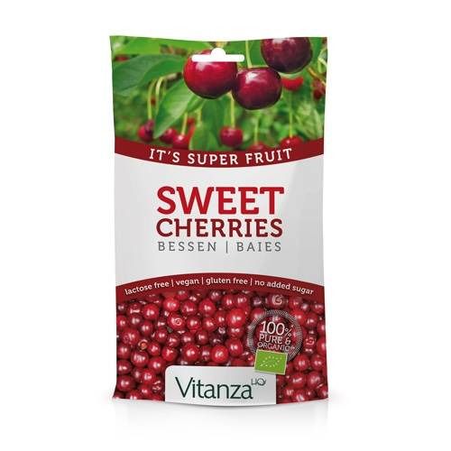 Verpakking met kersen. Opschrift: Sweet Cherries, Bessen, Baies. Logo: Vitanza. 100% Pure & Organic. Lactosevrij, vegan, glutenvrij, geen suiker toegevoegd.