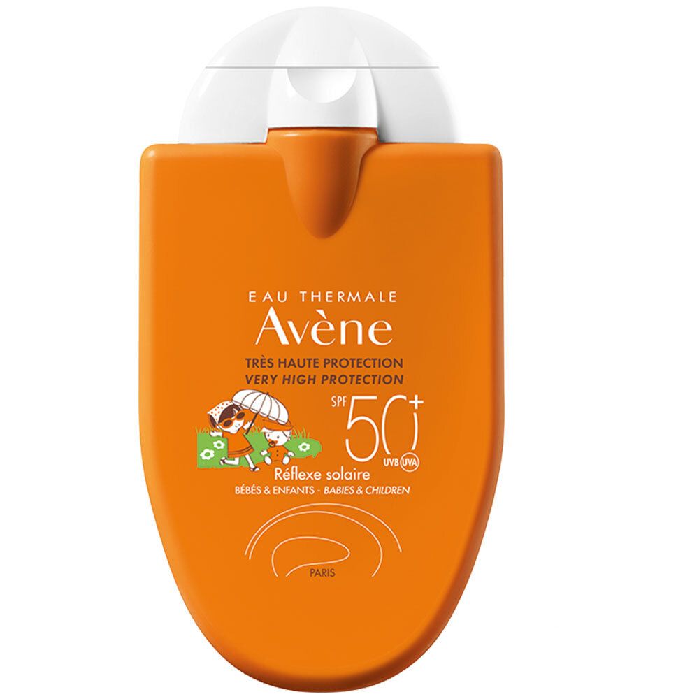 Flacon orange de crème solaire avec bouchon blanc. Inscription: Avène, SPF 50+, Réflexe solaire, pour bébés et enfants.