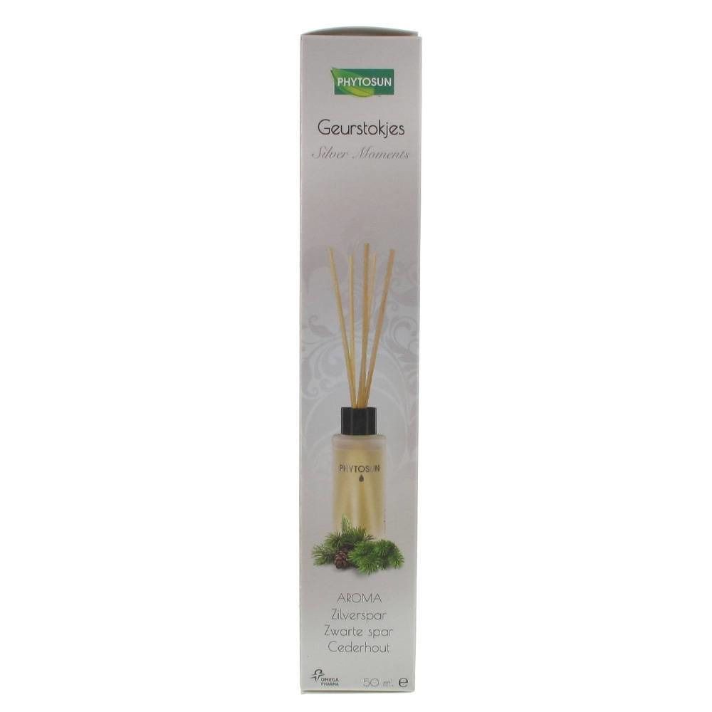Rechthoekige verpakking met geurstokjes. Opschrift: Phytosun, Geurstokjes, Aroma, Zilverspar, Zwarte spar, Cederhout.
