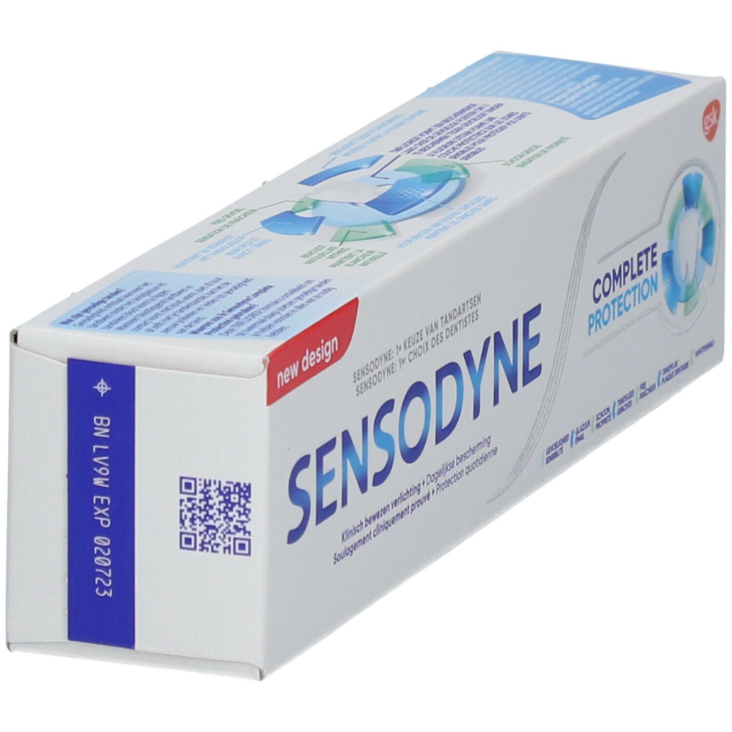 Scatola di dentifricio SENSODYNE COMPLETE PROTECTION. Bianco, scritta blu, 'New Design'. Codice QR.