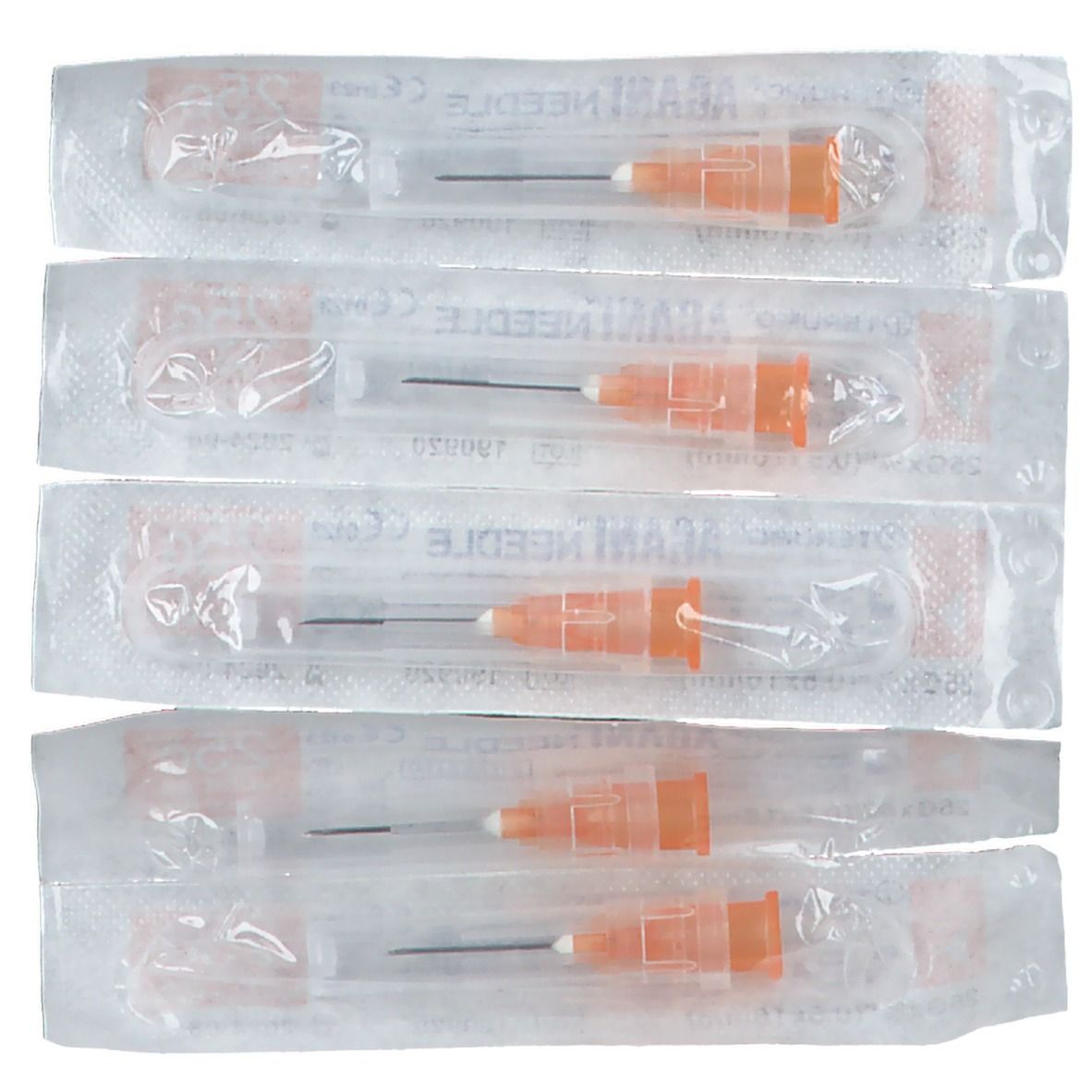 Plusieurs aiguilles stériles emballées individuellement. Embout orange, emballage transparent. Inscription AGANI NEEDLE.