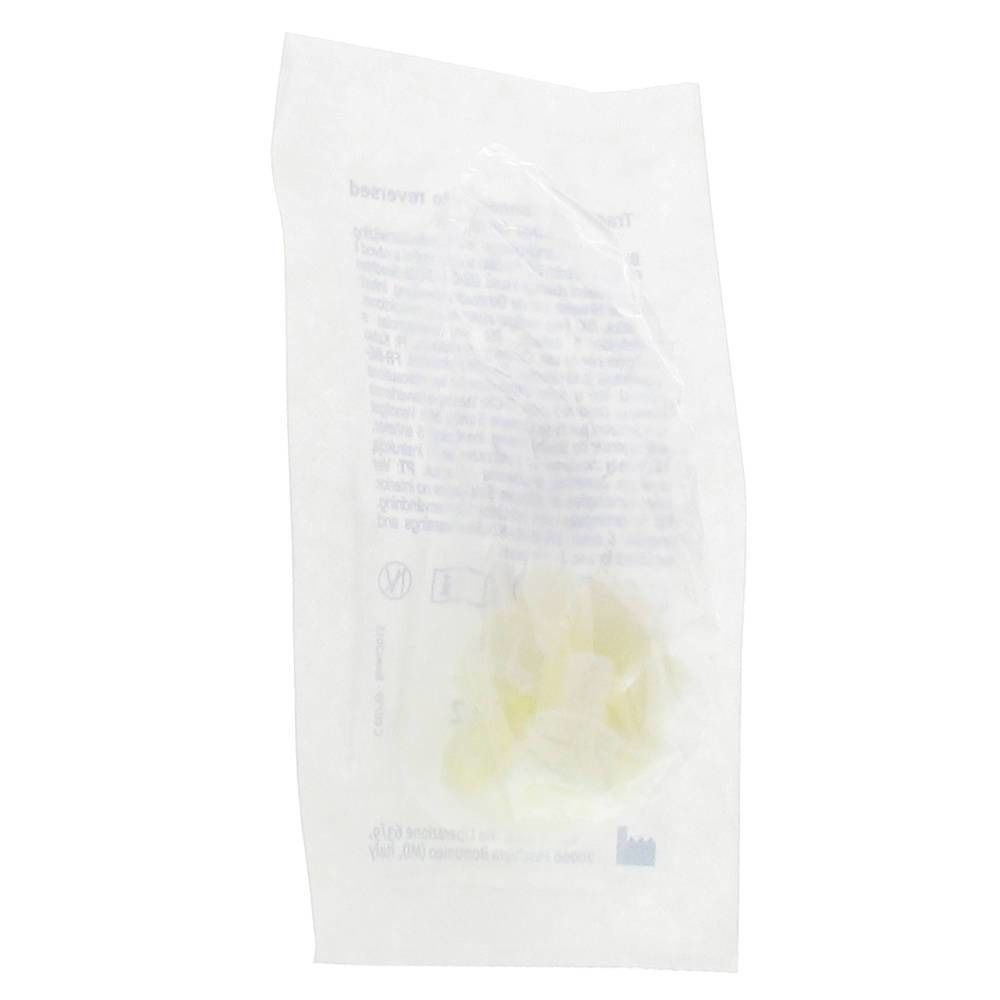 Connecteur médical emballé. Emballage transparent avec texte. Forme irrégulière jaunâtre à l'intérieur.