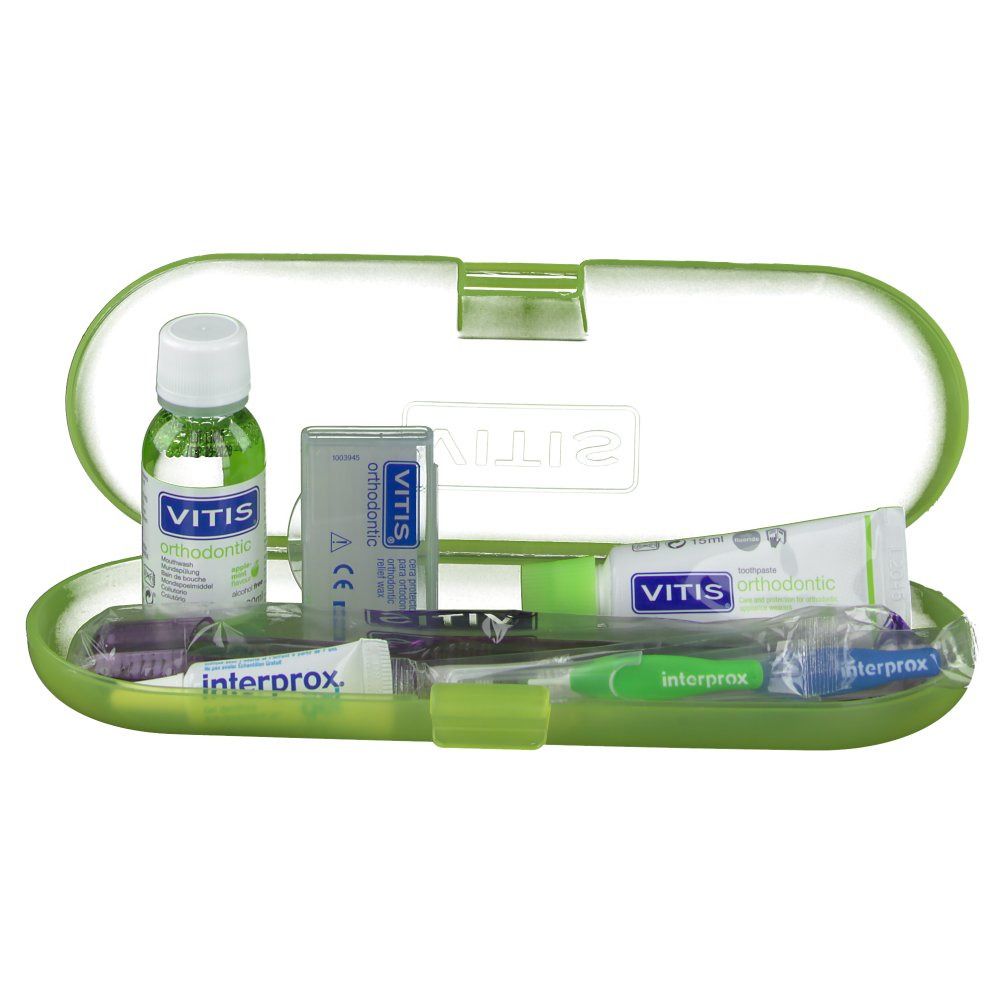 Groene etui met mondspoeling, tandpasta, tandenborstel, Interprox-borstels en accessoires. VITIS®-logo zichtbaar.
