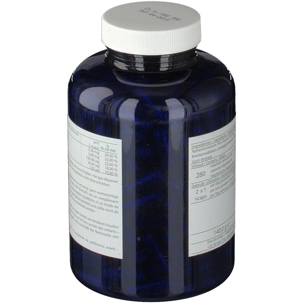 Flacon bleu avec bouchon blanc. Étiquette avec informations nutritionnelles et autres.