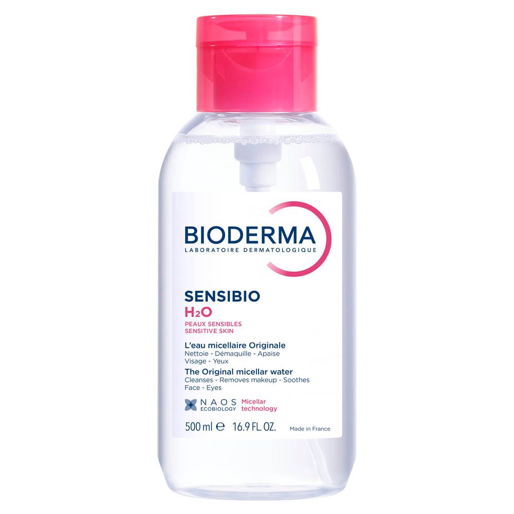 Transparante fles met pomp. Label met BIODERMA Sensibio H2O. Tekst: L'eau micellaire Originale, 500 ml, 16.9 FL.OZ.