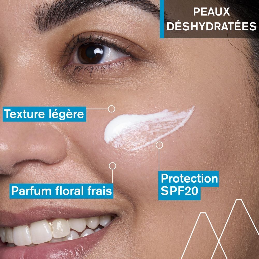 Gros plan d'une femme. Crème sur la peau. Texte: Texture légère, Parfum floral frais, Protection SPF20.