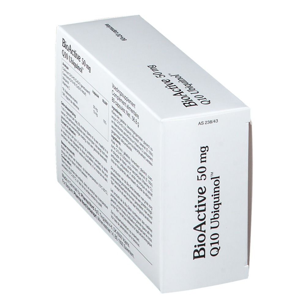 Schuin geplaatste doos BioActive 50 mg Q10 Ubiquinol. Tekst en fabrikantinfo op de zijkant.
