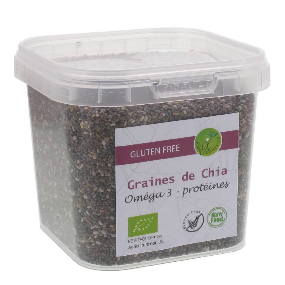 Transparante vierkante doos met chiazaden. Label met "GLUTEN FREE", "Graines de Chia", "Oméga 3 - protéines". Bio-keurmerk.