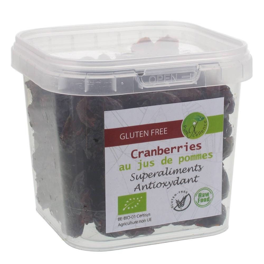 Transparante bak met cranberries. Label met tekst: Cranberries au jus de pommes, Superaliments, Antioxidant. Glutenvrij.