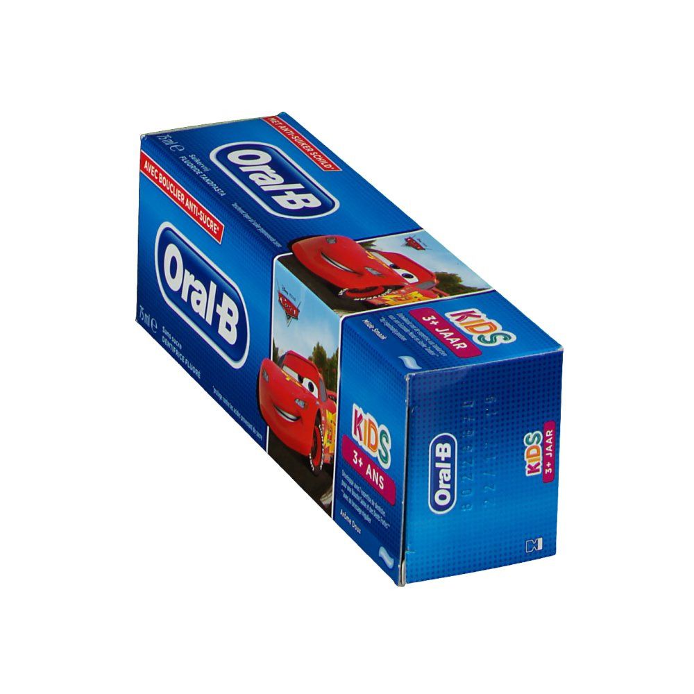 Tandpasta verpakking. Blauwe doos met Oral-B logo en "KIDS 3+ JAAR". Afbeelding van Bliksem McQueen.