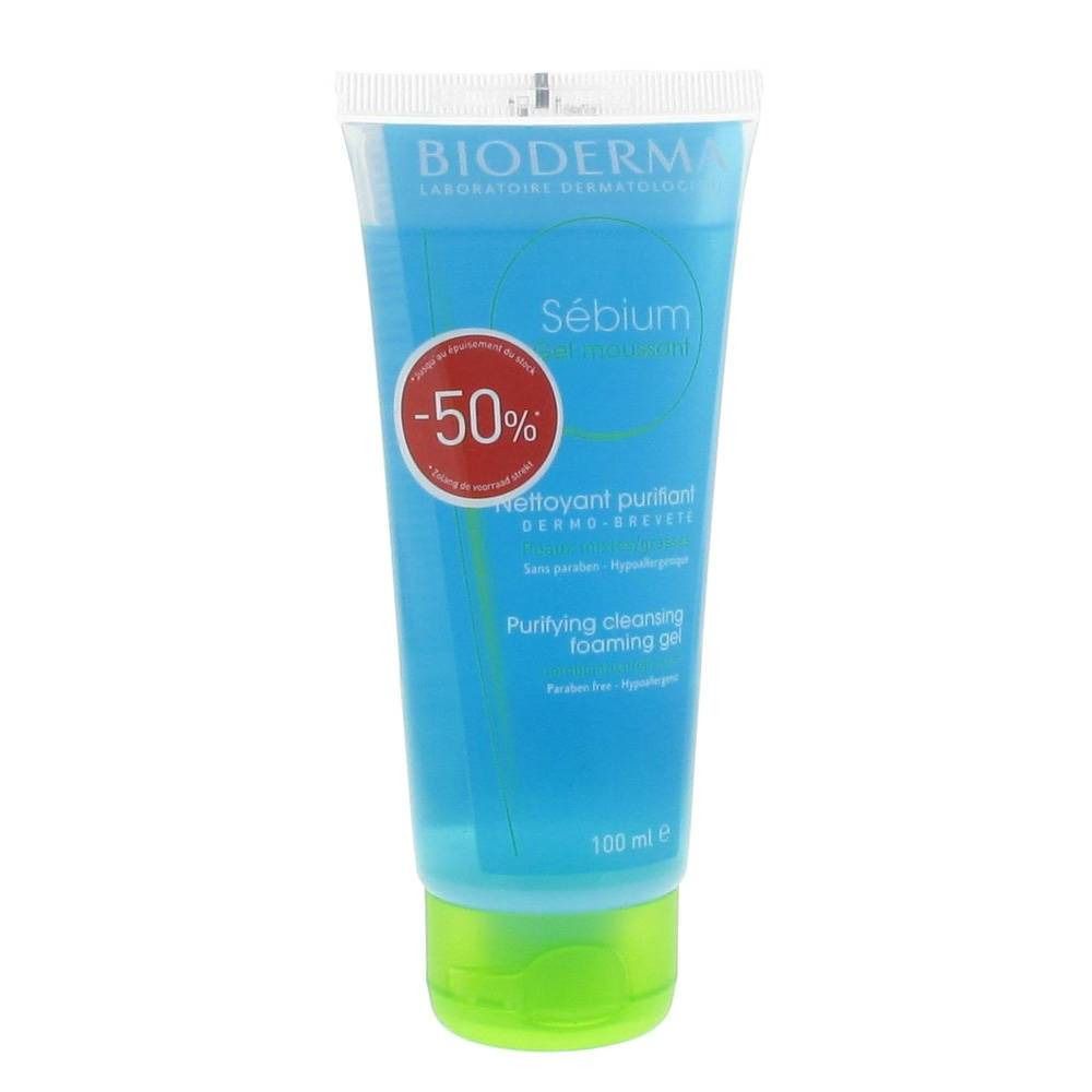 Tube bleu transparent avec bouchon vert. Inscription : Bioderma, Sébium, -50% de réduction. Contient 100 ml.