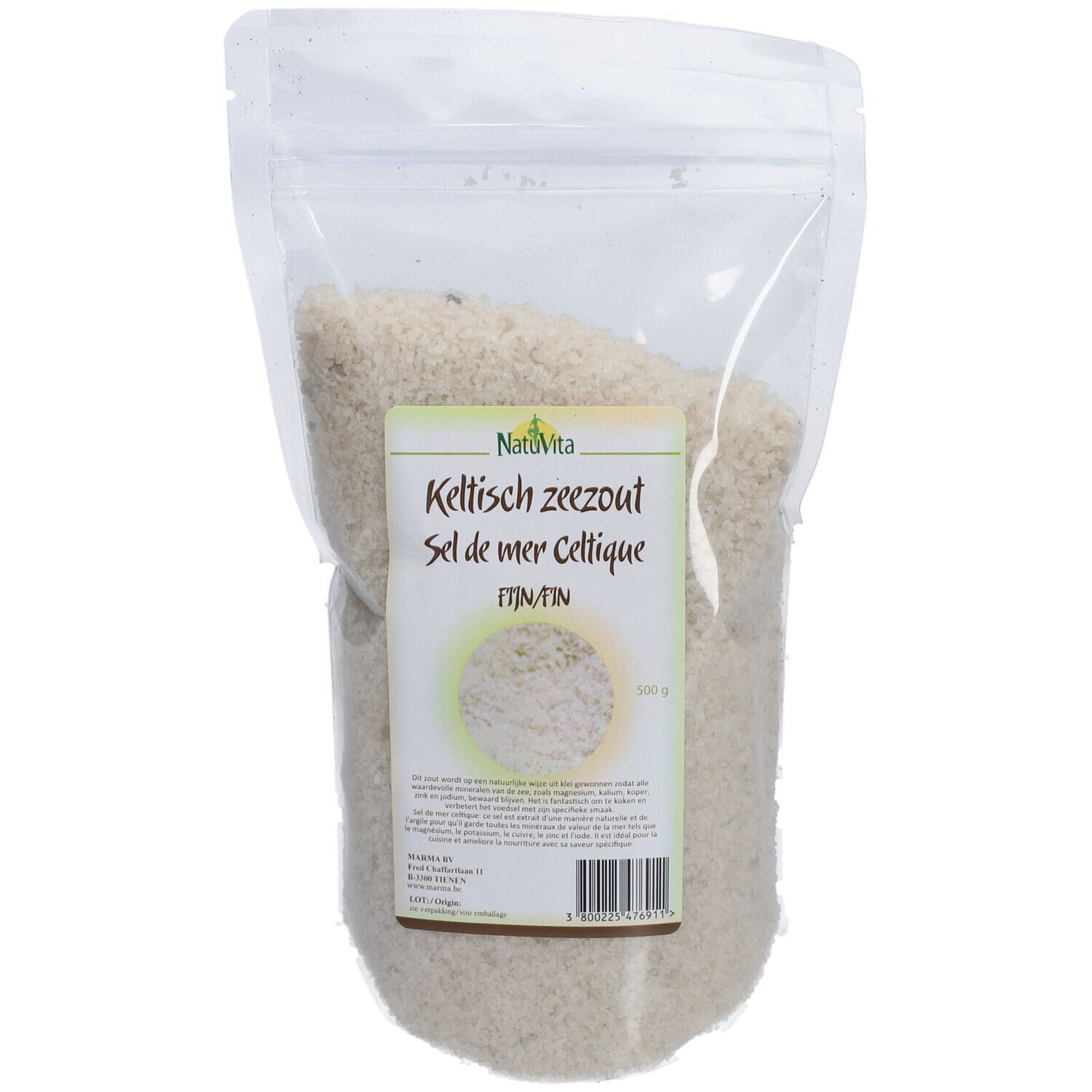 Transparante zak met grof zout. Etiket met productnaam, merk Natuvita en certificering.