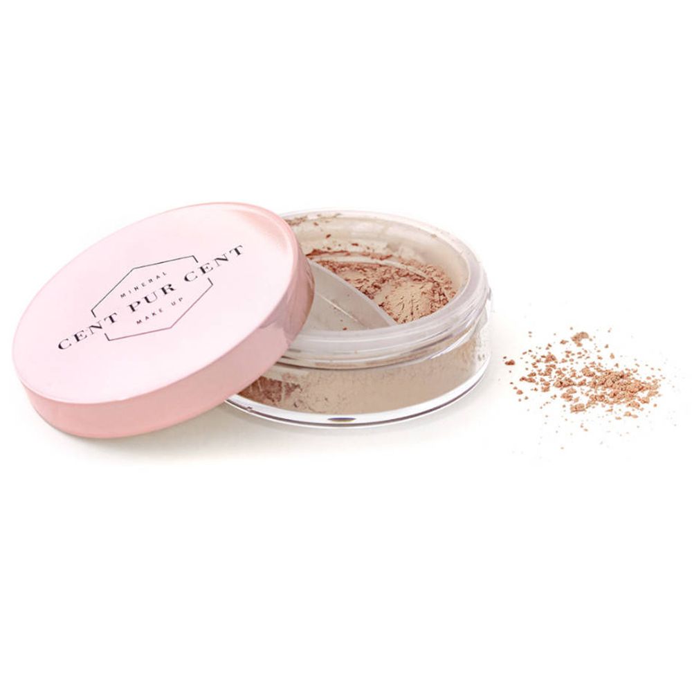 Pot ouvert de fond de teint en poudre avec couvercle rose. Marque : Cent Pur Cent.