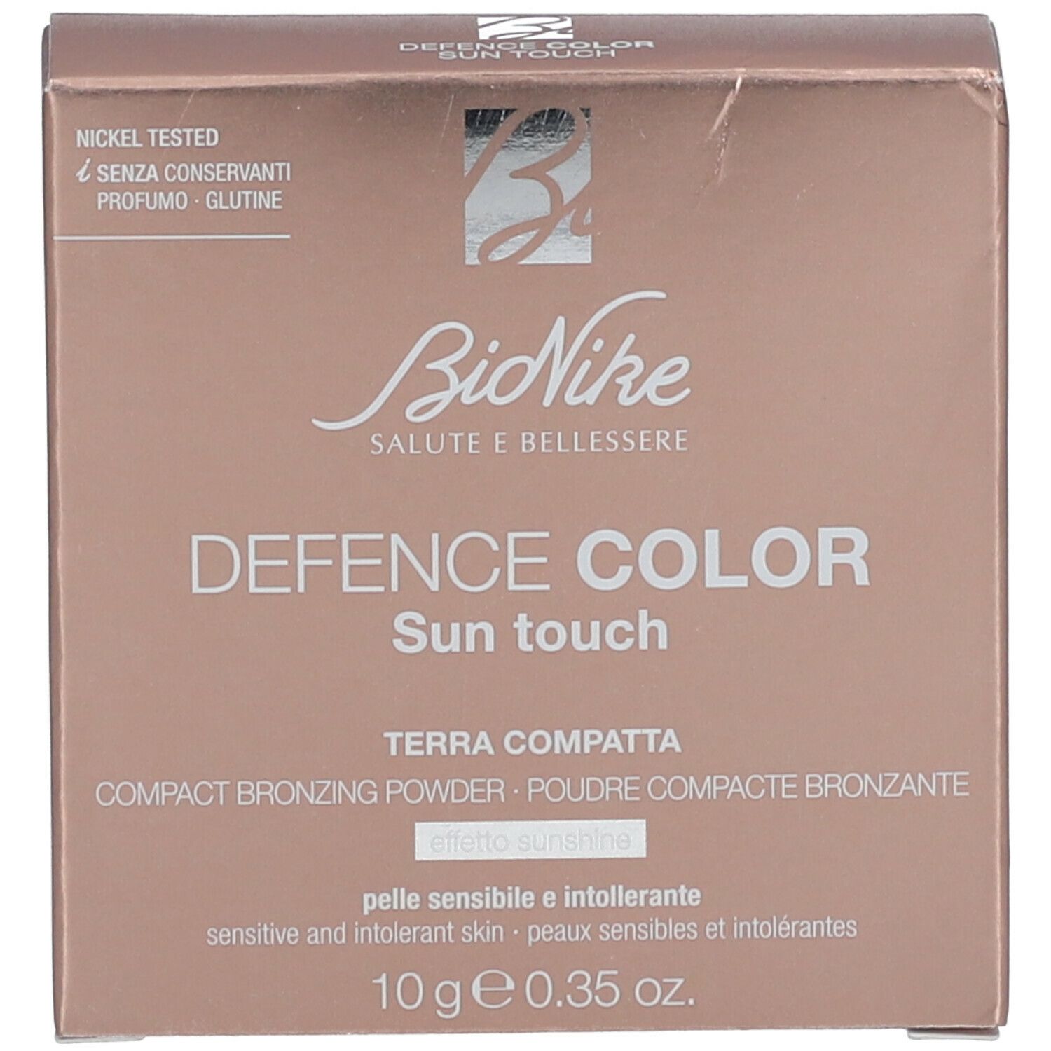 Verpakking compacte bronzer. 'BioNike DEFENCE COLOR Sun touch'. Tekst en logo op bruine achtergrond.