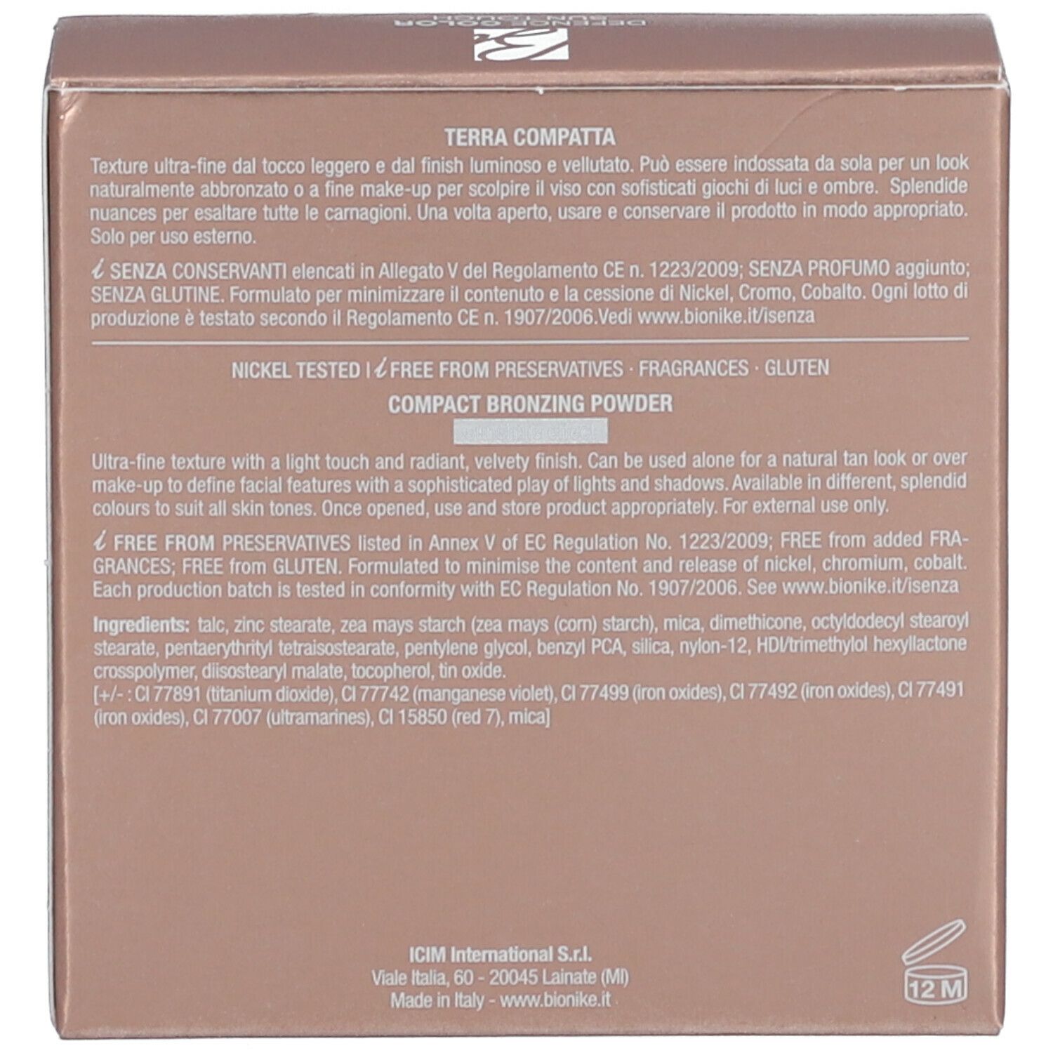 Achterkant van de verpakking. Tekst: 'Compacte bronzing poeder'. Bevat ingrediënten en instructies.