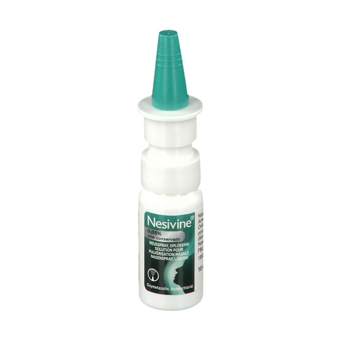 Witte neussprayfles met groene sproeikop. Opschrift: Nesivine 0,05%, neusspray. Afdruk met profiel.