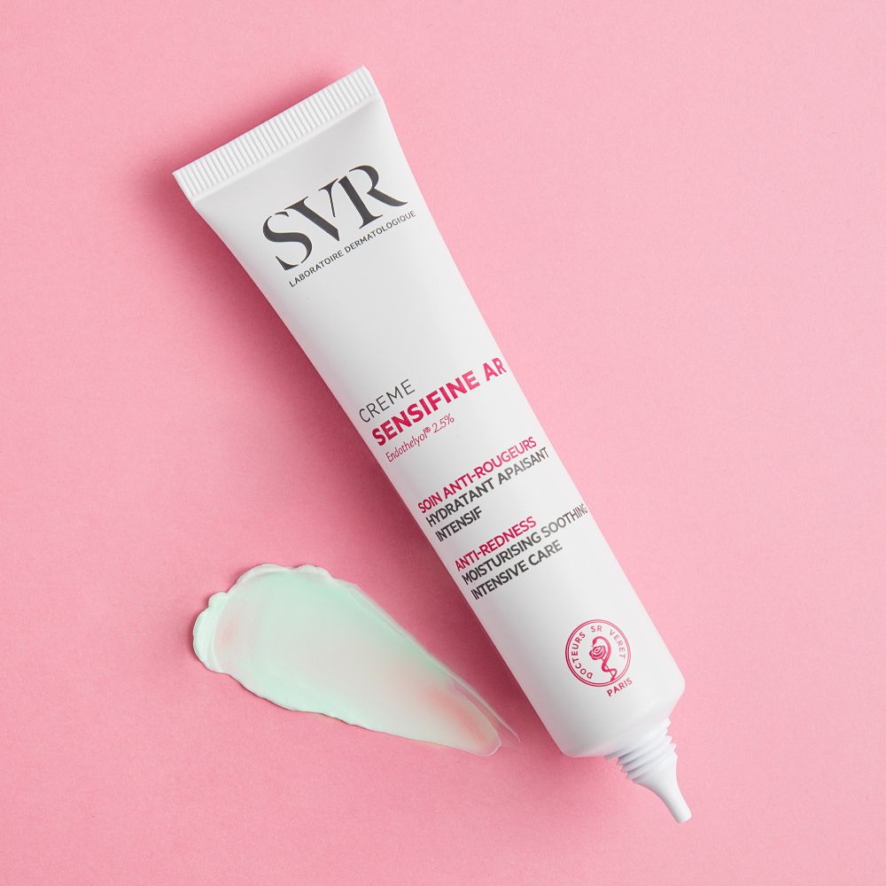 Tube de crème SVR SENSIFINE AR et crème verte. Texte: Anti-rougeurs, crème. 40ml.