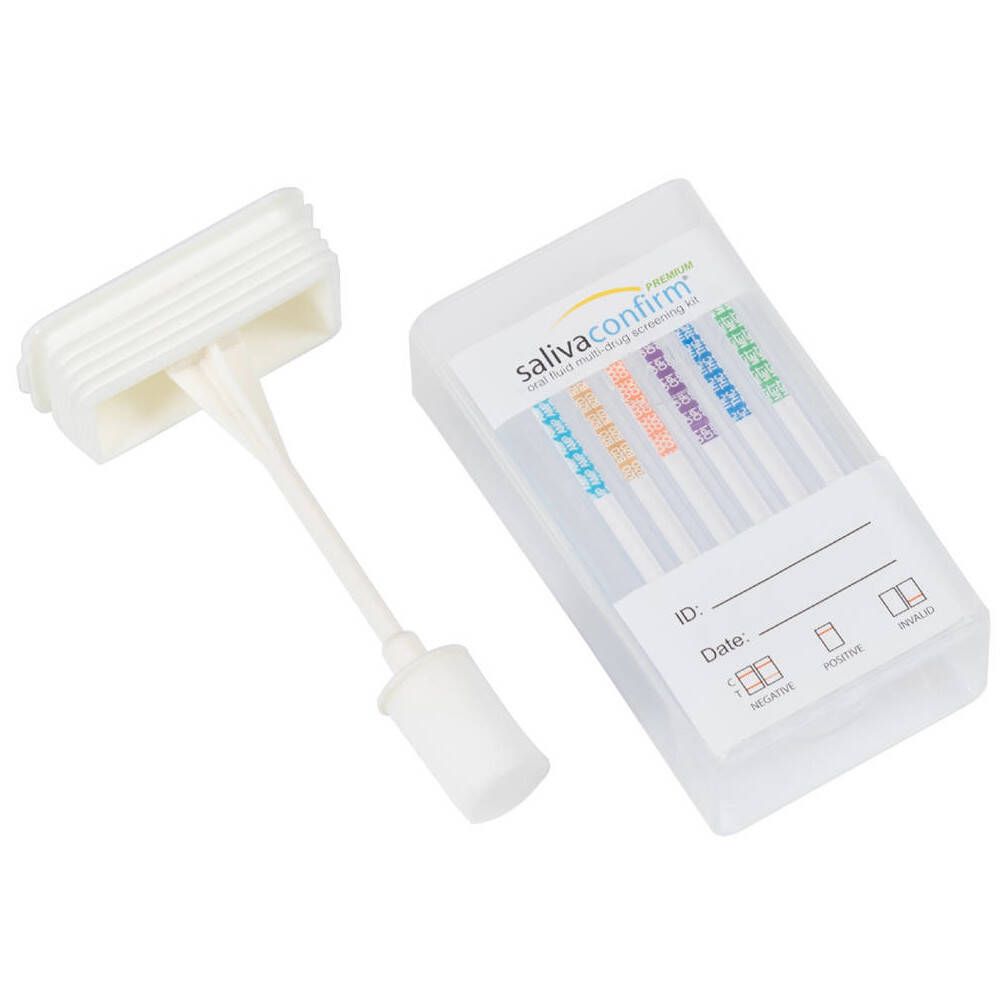 Kit de test salivaire avec récipient, écouvillon et bandelettes. Bandes colorées dans une boîte transparente. Inscription : SalivaConfirm.