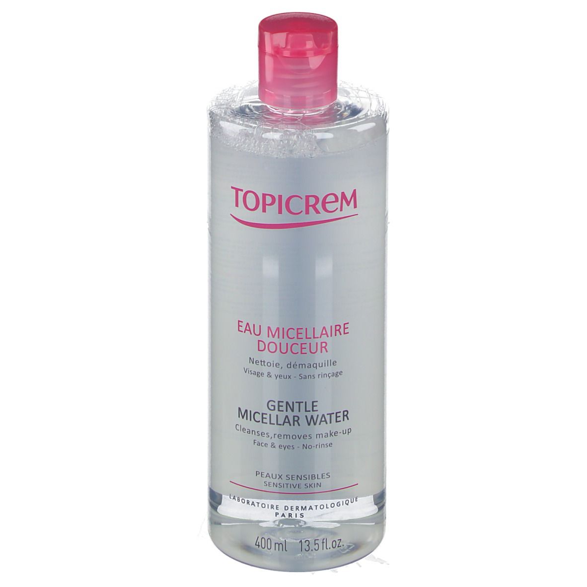 Flacon transparent, bouchon rose. Inscription TOPICREM, Eau Micellaire Douceur, Gentle Micellar Water. Pour peaux sensibles.
