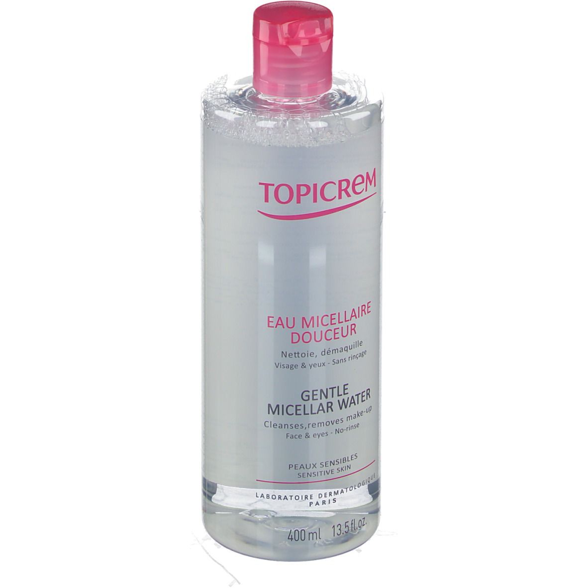 Flacon transparent, bouchon rose. Inscription TOPICREM, Eau Micellaire Douceur, Gentle Micellar Water. Pour peaux sensibles.