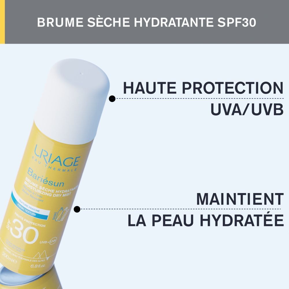 Gros plan d'un flacon spray et texte. Texte: Haute protection UVA/UVB. Maintient la peau hydratée.