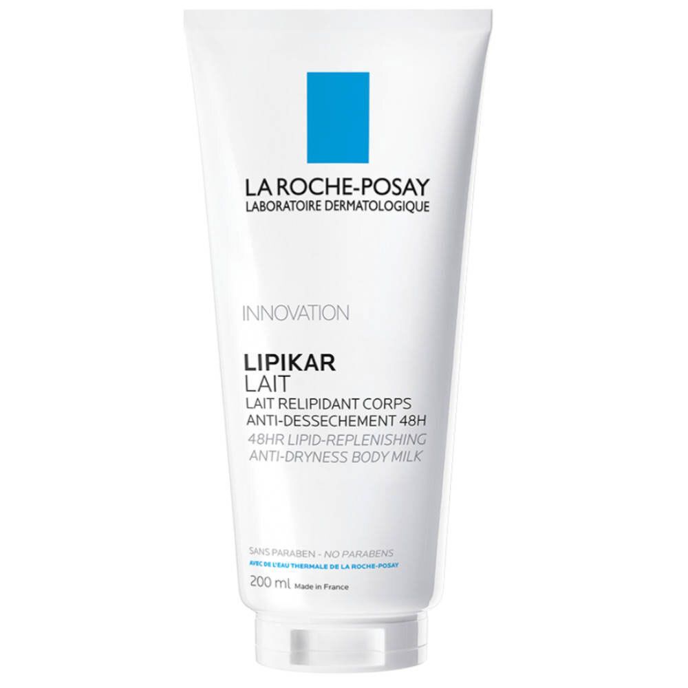 Witte tube met blauwe rechthoek en tekst. Productnaam: LIPIKAR LAIT. Tekst: Voedende bodymilk tegen droogheid.