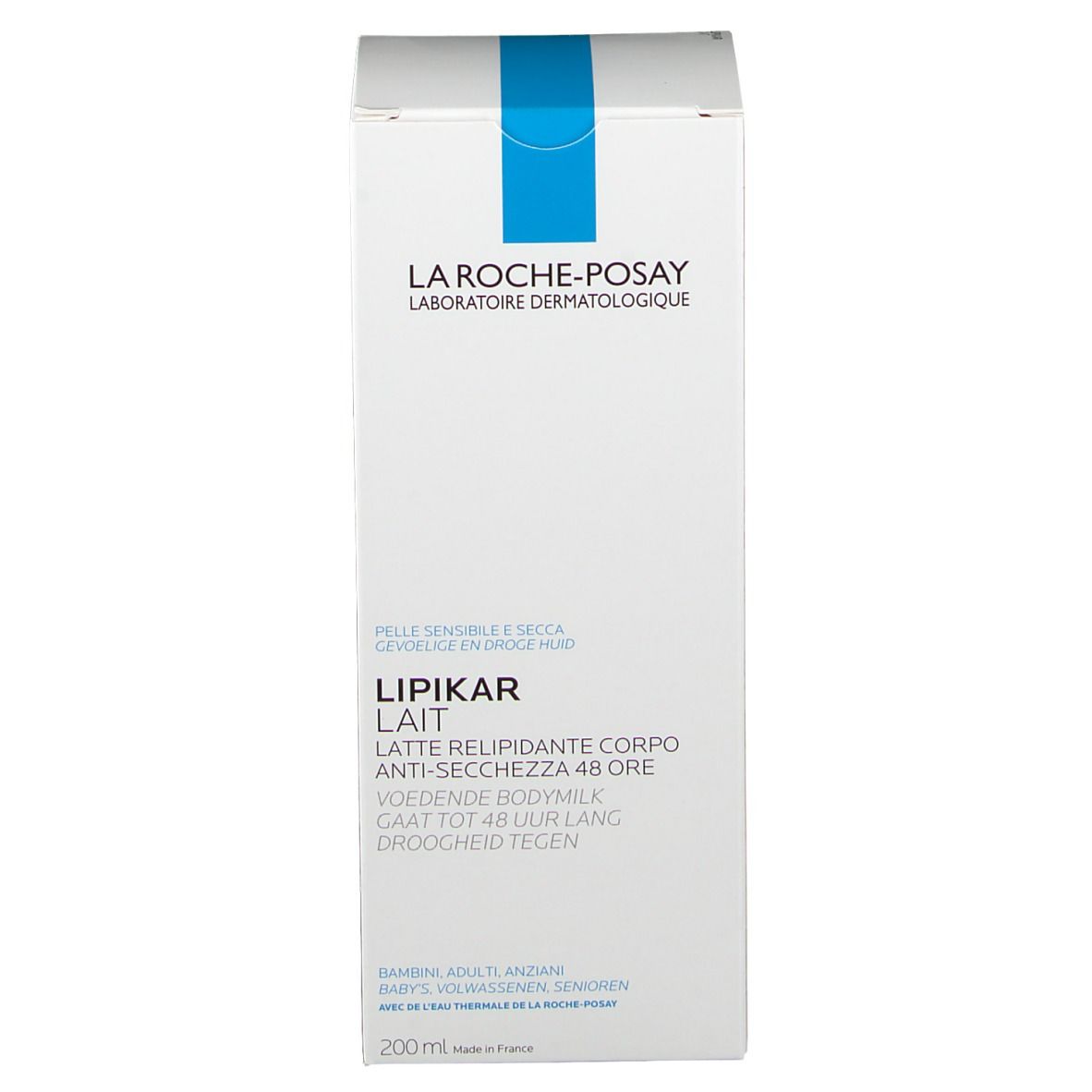 Productverpakking: Witte doos met blauwe rechthoek. Productnaam: LIPIKAR LAIT. Tekst: Voor gevoelige en droge huid.