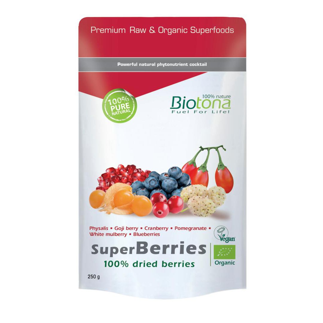 Sachet de Biotona Superberries. Inscription: 100% Pure Natural, Superberries, 100% baies séchées, label bio. Illustration de baies.