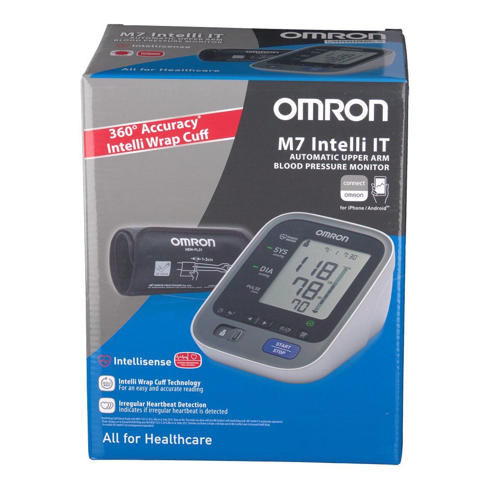 Fronte della scatola Omron M7 Intelli IT. Immagine del prodotto, logo Omron, nome prodotto, Intelli Wrap Cuff, Bluetooth, connessione App.