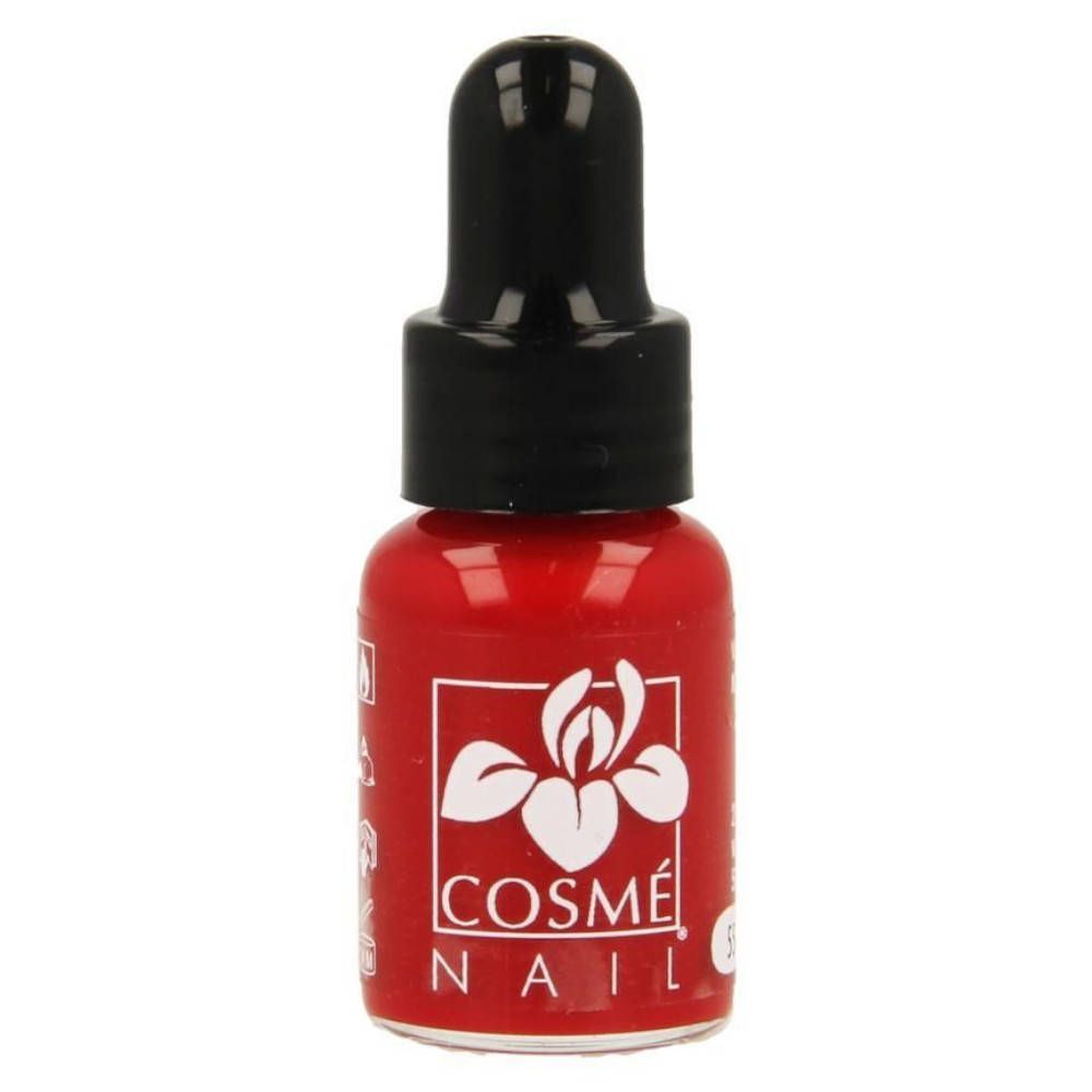 Rote Nagellackflasche mit schwarzem Verschluss. Marke: Cosmé Nail. Weißes Logo mit Blume. 