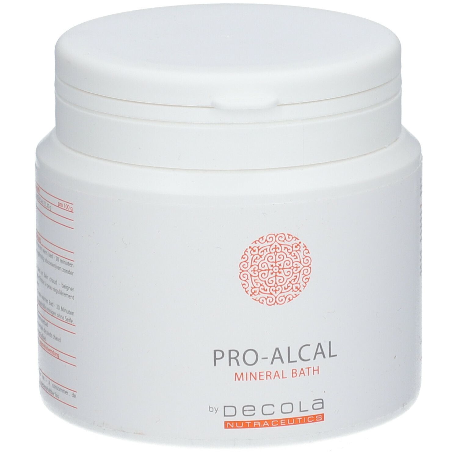 Pot blanc avec couvercle. Inscription : PRO-ALCAL MINERAL BATH by DECOLA. Cercle rouge ornementé.