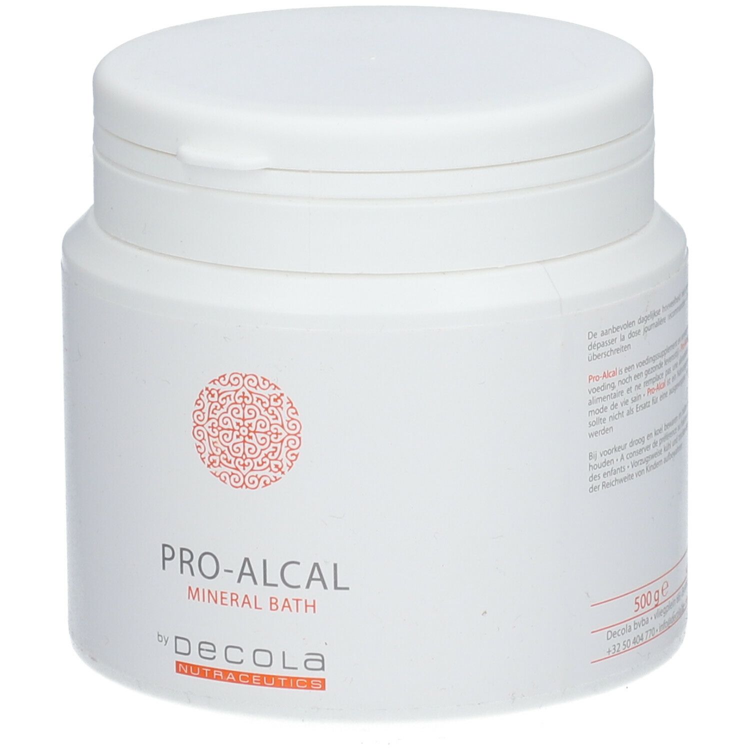 Pot blanc avec couvercle. Inscription : PRO-ALCAL MINERAL BATH by DECOLA. Cercle rouge ornementé. 500 g.