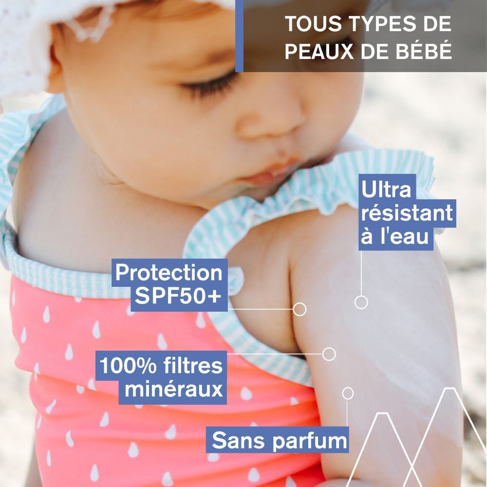 Bébé avec crème solaire. Texte: Tous types de peaux de bébé. Protection SPF50+. Ultra résistant à l'eau. Sans parfum.