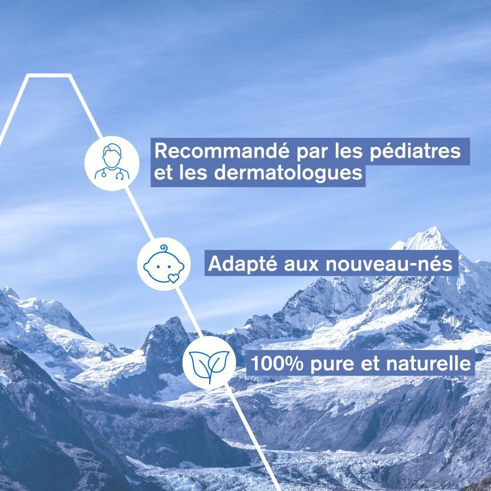 Enfant sur la plage, visage vaporisé avec Uriage 1ère Eau Thermale. Texte: Brume rafraîchissante et apaisante, 100% pur et naturelle.