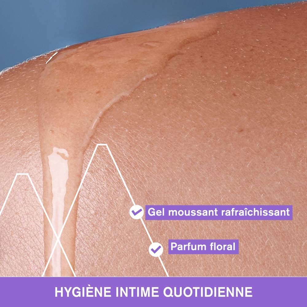 Gros plan sur peau avec gel. Texte: Gel moussant rafraîchissant, Parfum floral.