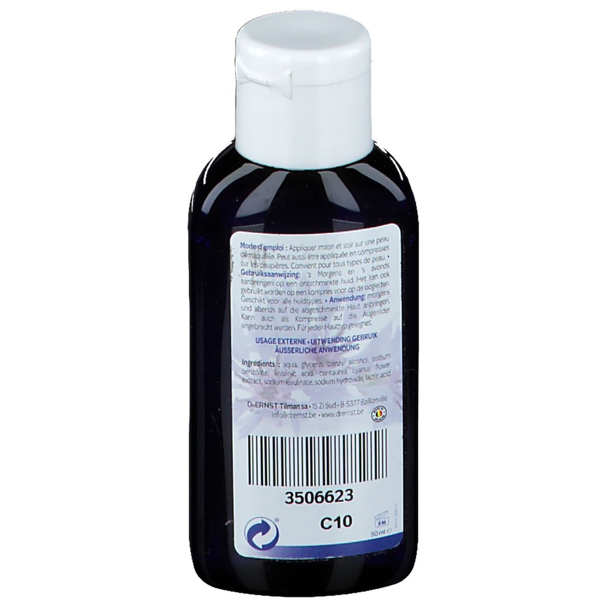 Achterkant van een donkerblauwe fles. Etiket met tekst, barcode en batchnummer. Witte dop.
