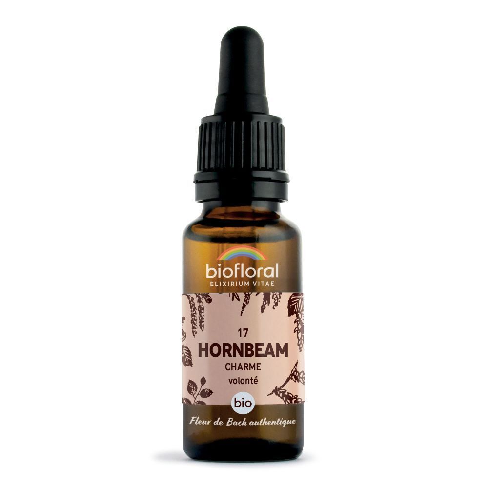 Bruine glazen fles met druppelaar. Etiket met productnaam, nummer 17 en BIO-label. Witte achtergrond.