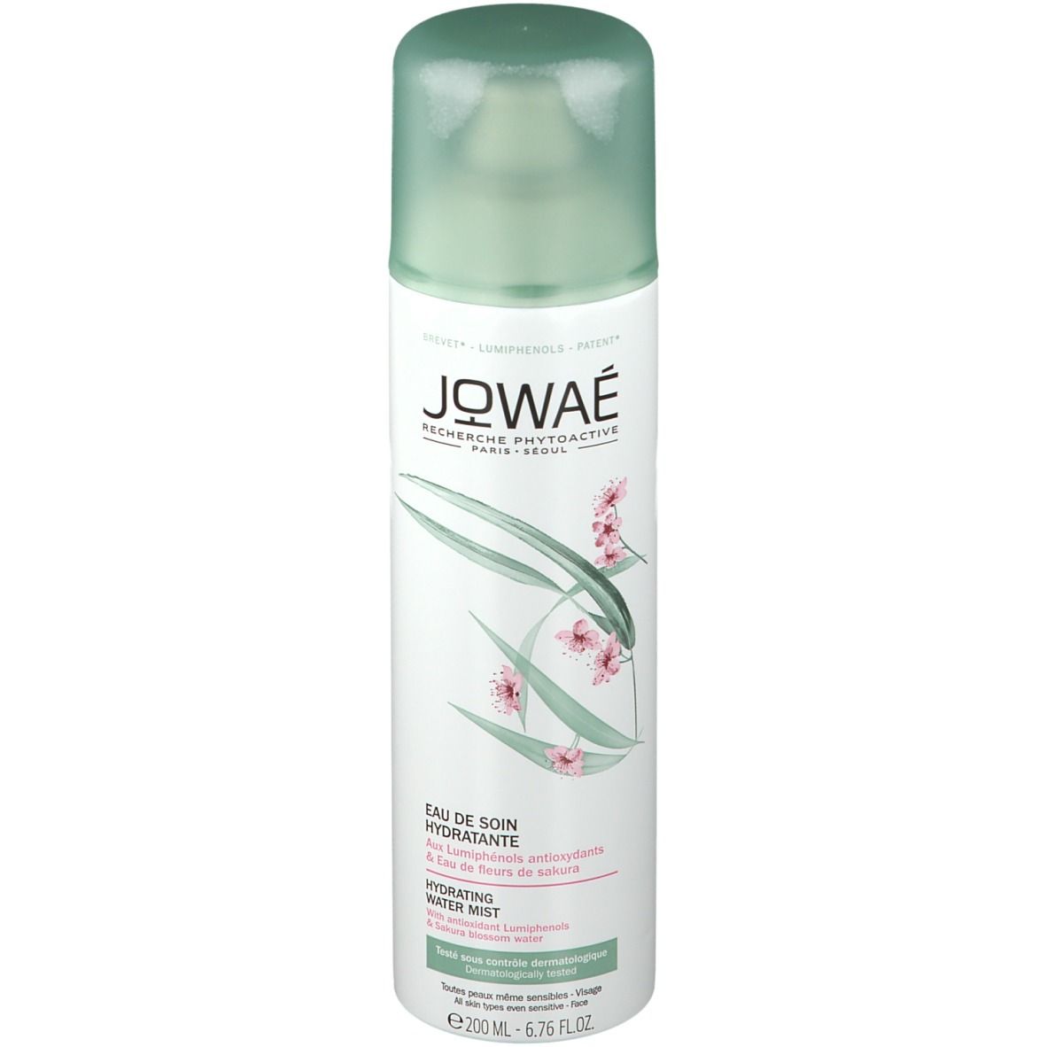 Jowaé Eau de Soin Hydratante. Flacon vaporisateur blanc, bouchon vert. Décor floral. Texte: Eau de Soin Hydratante, Hydrating Water Mist.