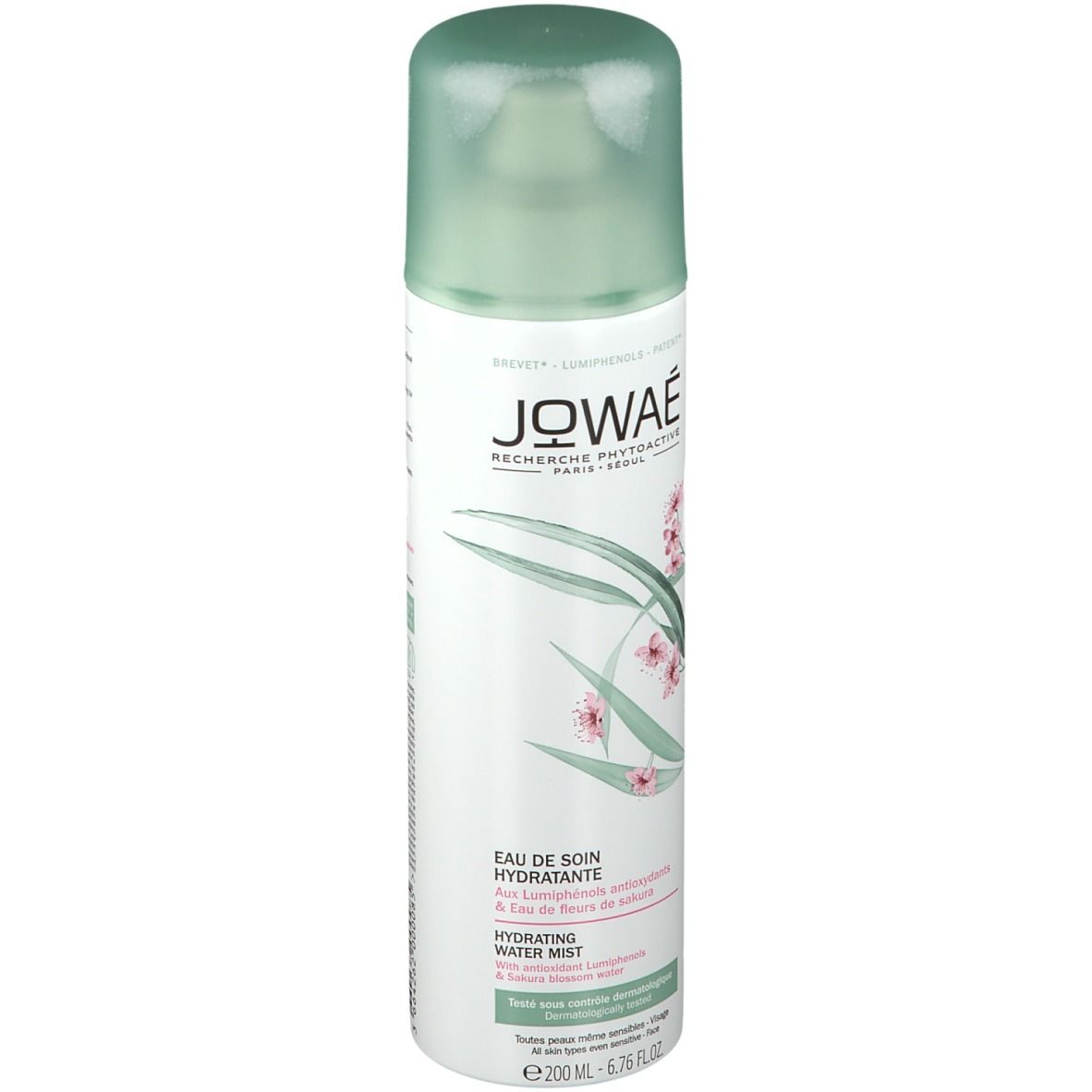 Jowaé Eau de Soin Hydratante. Flacon vaporisateur blanc, bouchon vert. Décor floral. Texte: Eau de Soin Hydratante, Hydrating Water Mist.