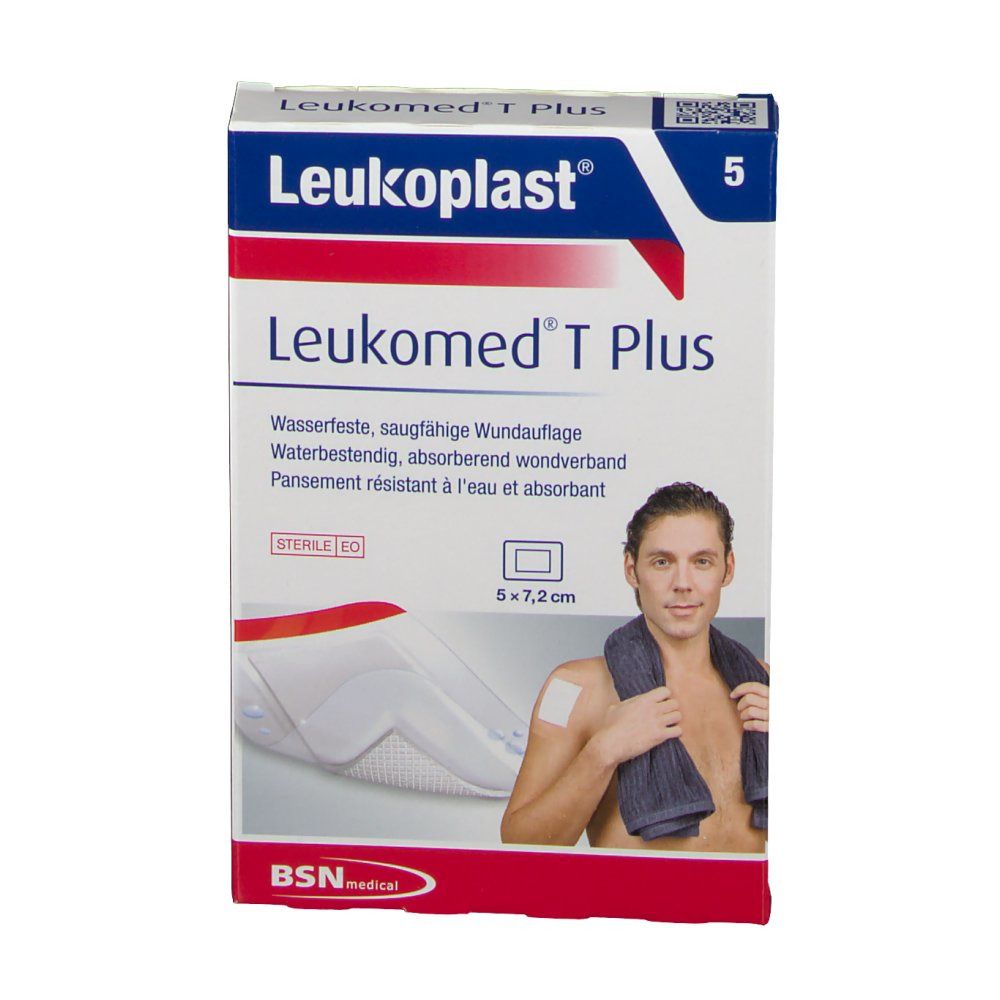 Verpackung von Leukoplast Leukomed T Plus. 5 Stück, 5 x 7,2 cm. Wasserfeste, saugfähige Wundauflage. Mann mit Pflaster.