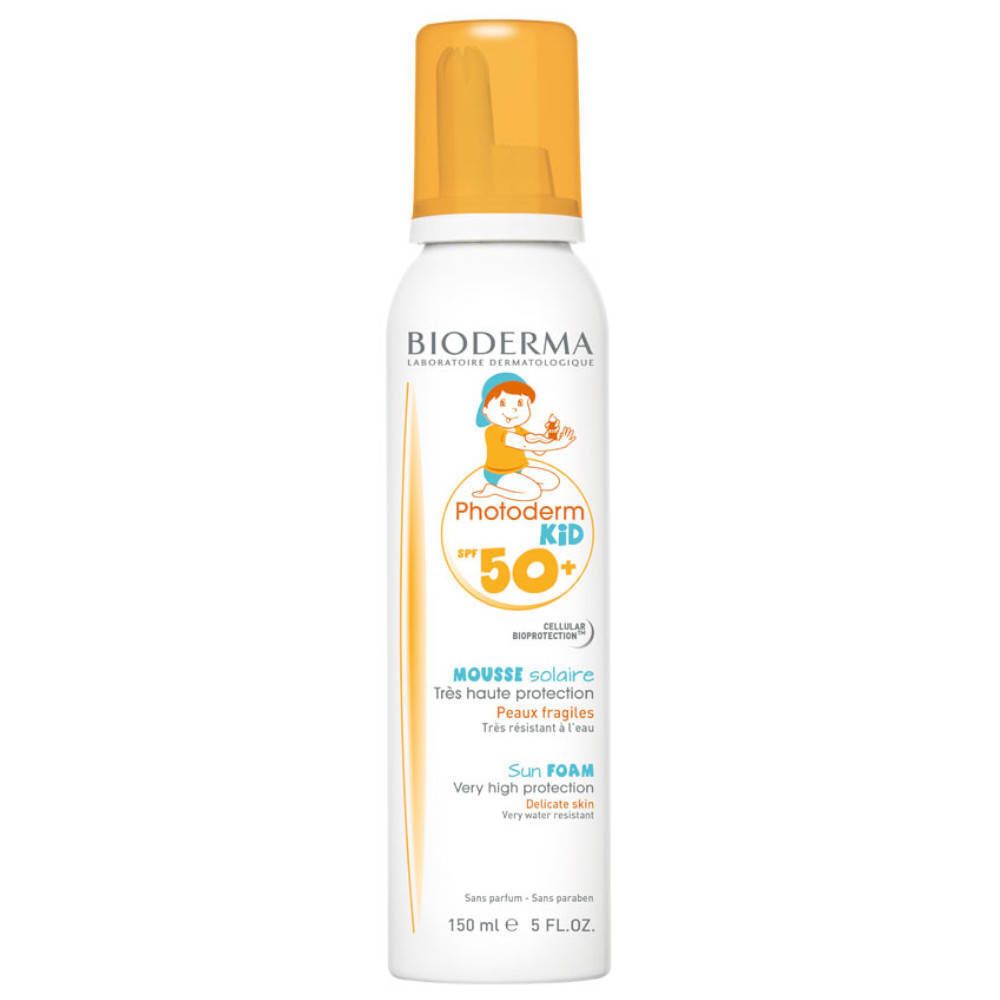 Flacon BIODERMA Photoderm KID Sonnenschaum SPF 50+. Bouteille blanche avec bouchon jaune. Nom du produit et illustration enfant.