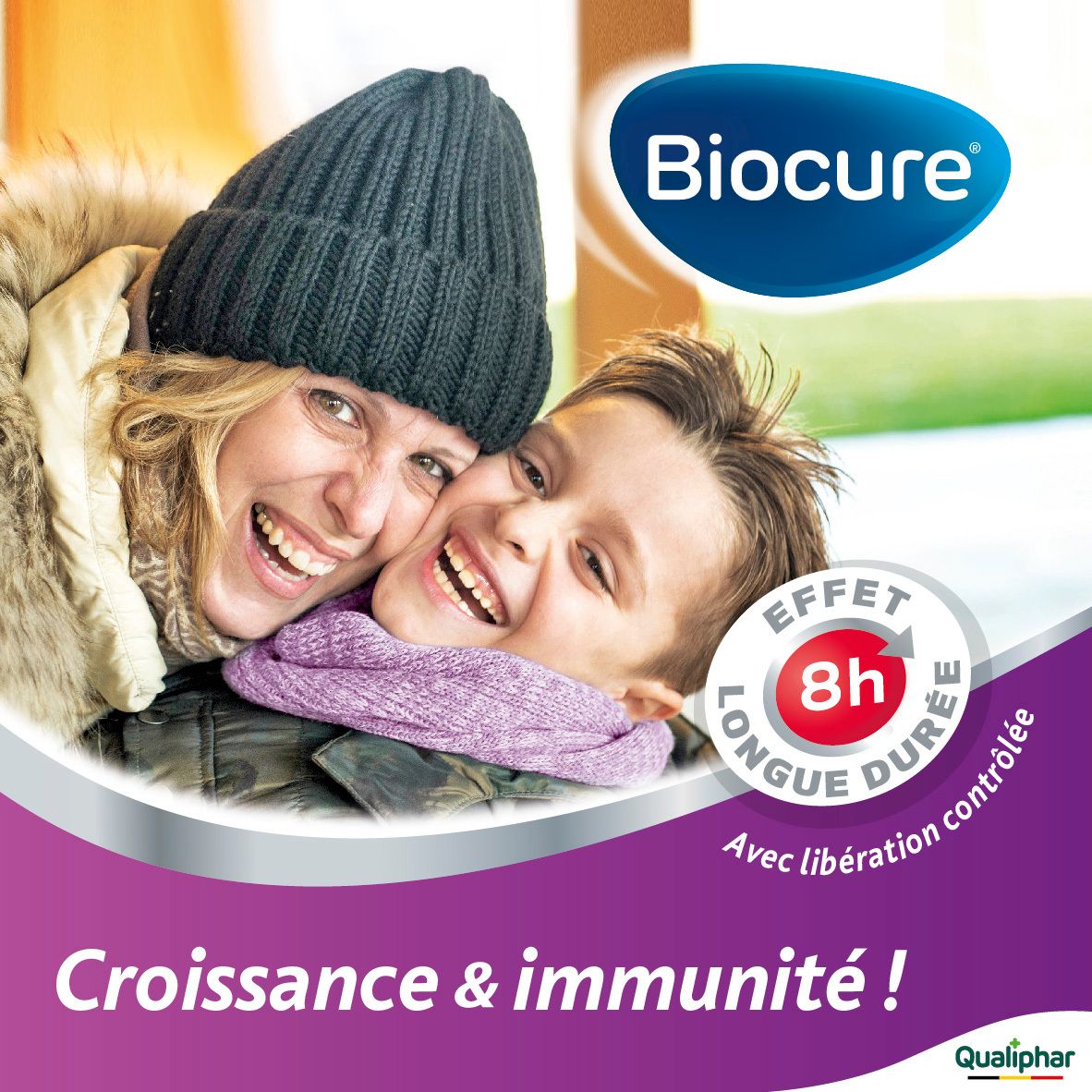 Femme et enfant souriants. Logo Biocure et texte : Croissance & immunité. Fond violet.