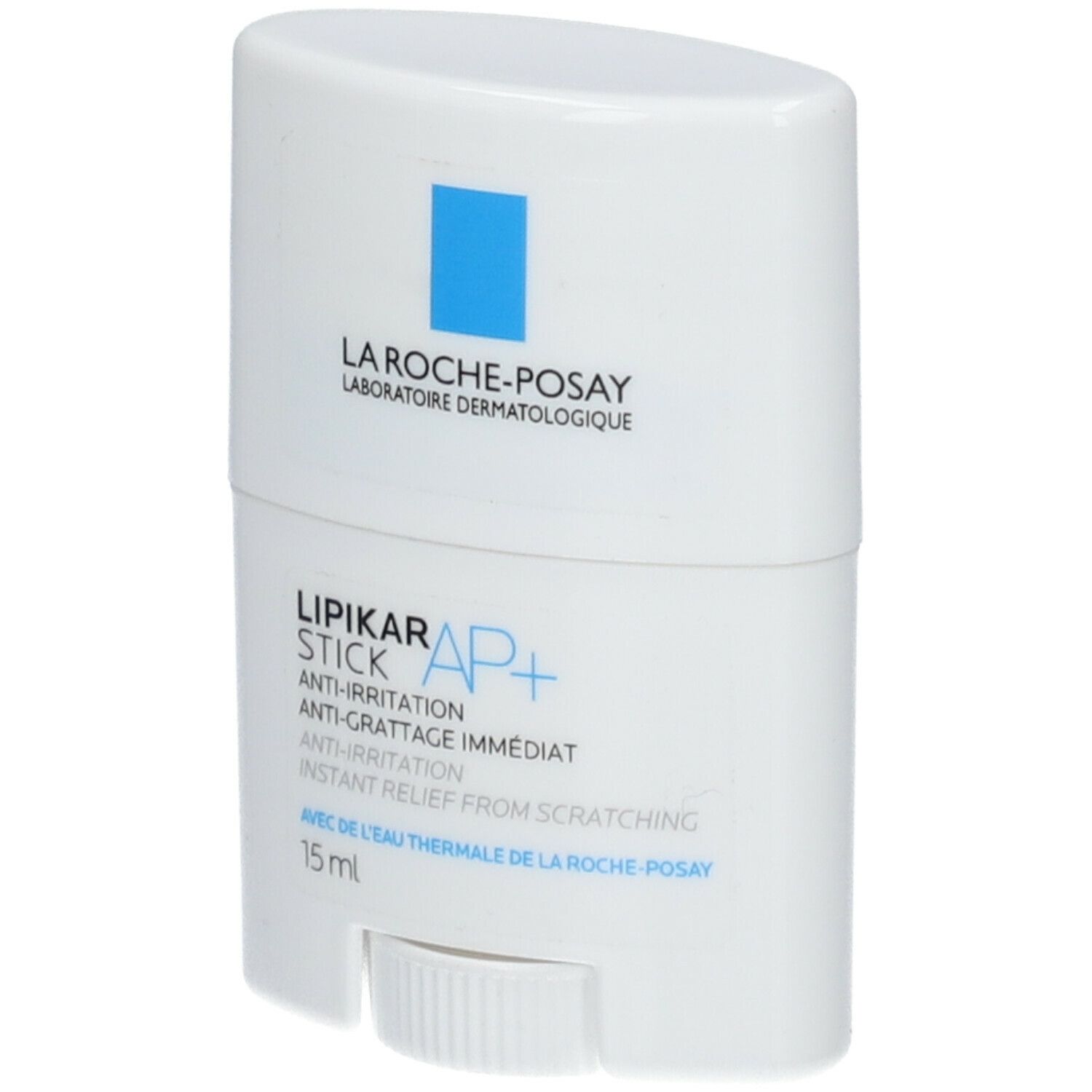 Witte stick met blauwe tekst. Bevat: LA ROCHE-POSAY, LIPIKAR STICK AP+ en 15 ml.