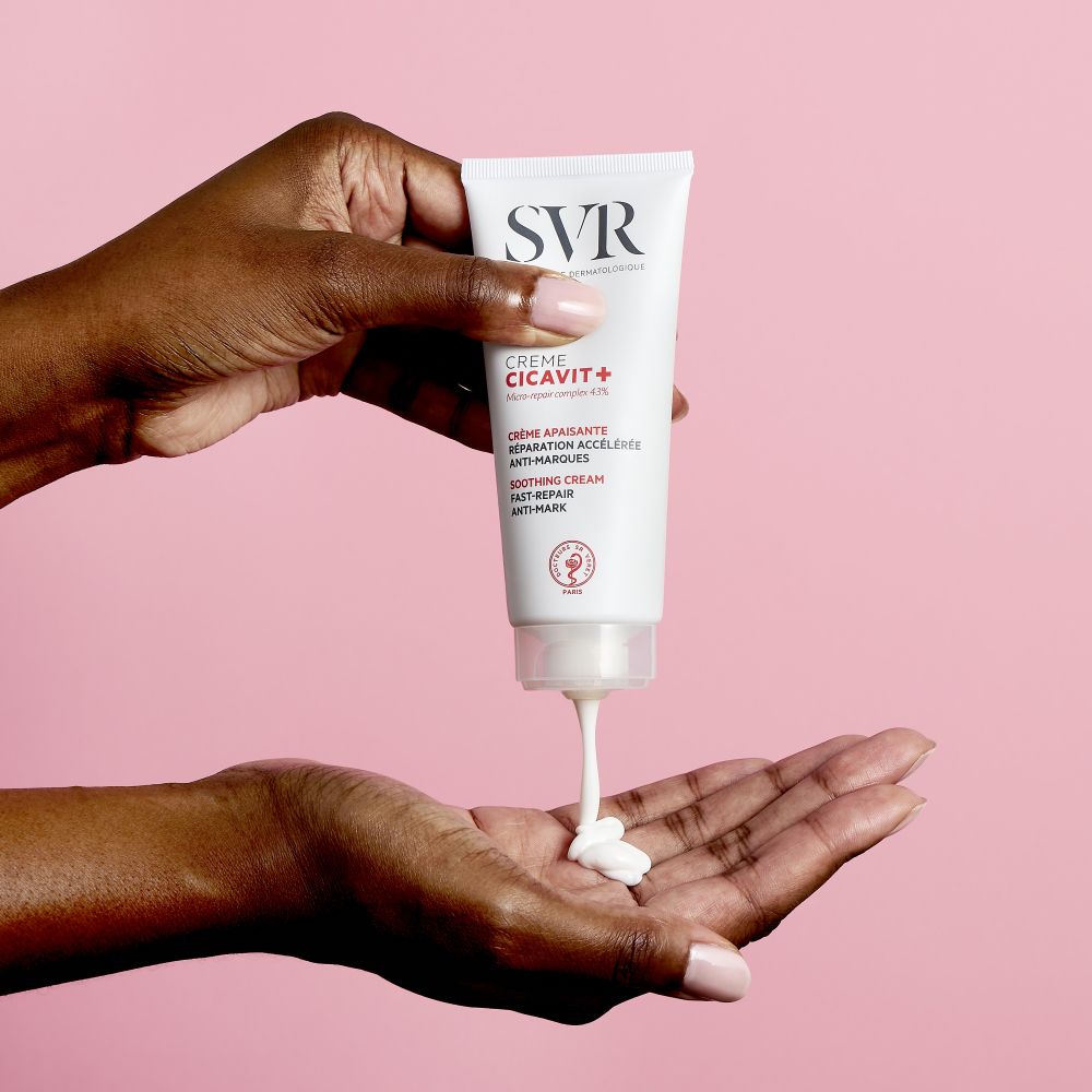 Tube blanc avec texte rouge. Logo SVR, CICAVIT+ Crème, texte en français. 40ml, Fabriqué en France.