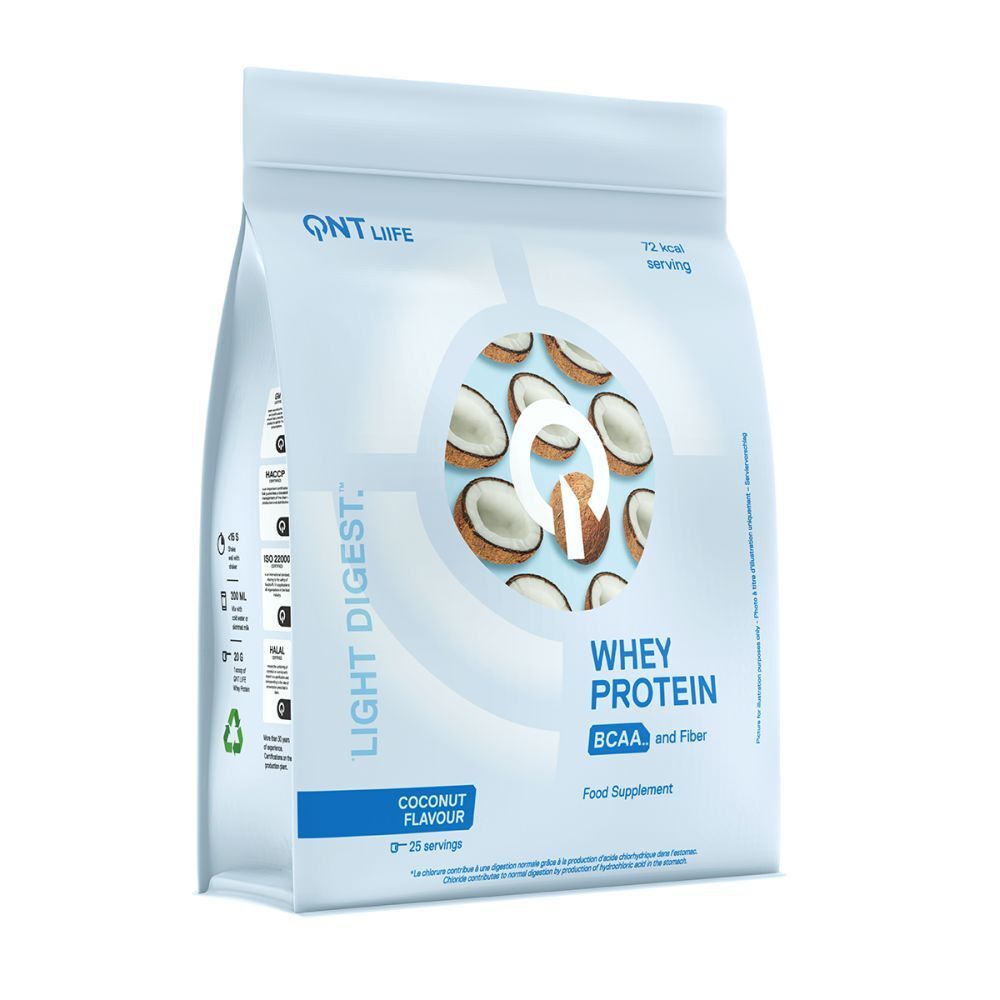 Whey Protein Beutel. Kokosnuss-Aroma. Marke QNT Life. Aufschrift: Whey Protein, BCAA und Fiber. Food Supplement.