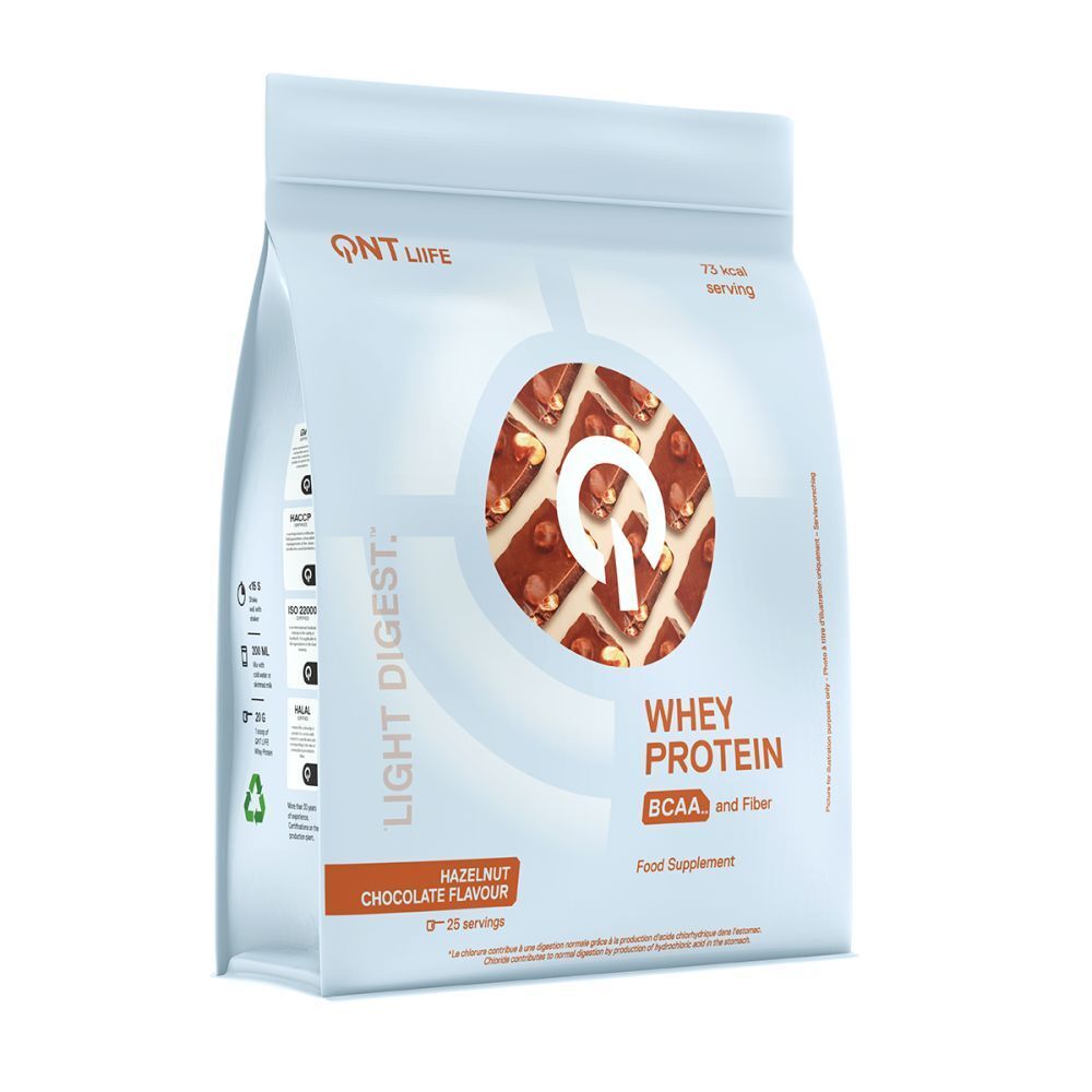Sachet de Whey Protein. Goût chocolat-noisette. BCAA et fibres. Logo QNT Life. 73 kcal par portion.