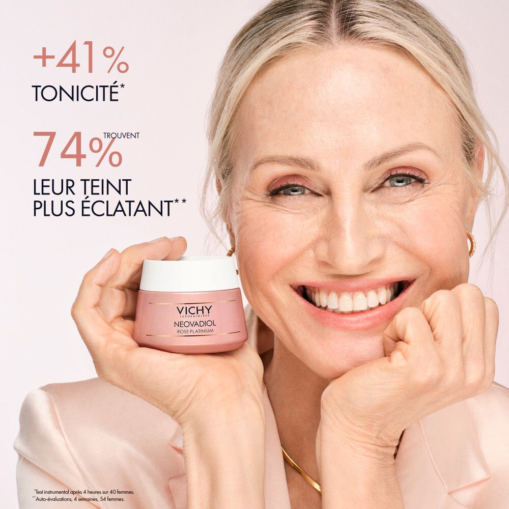 Femme tenant un pot de crème rose. Texte : Vichy, Neovadiol, Rose Platinium. Texte : +41% Tonicité, 74% Teint plus éclatant.