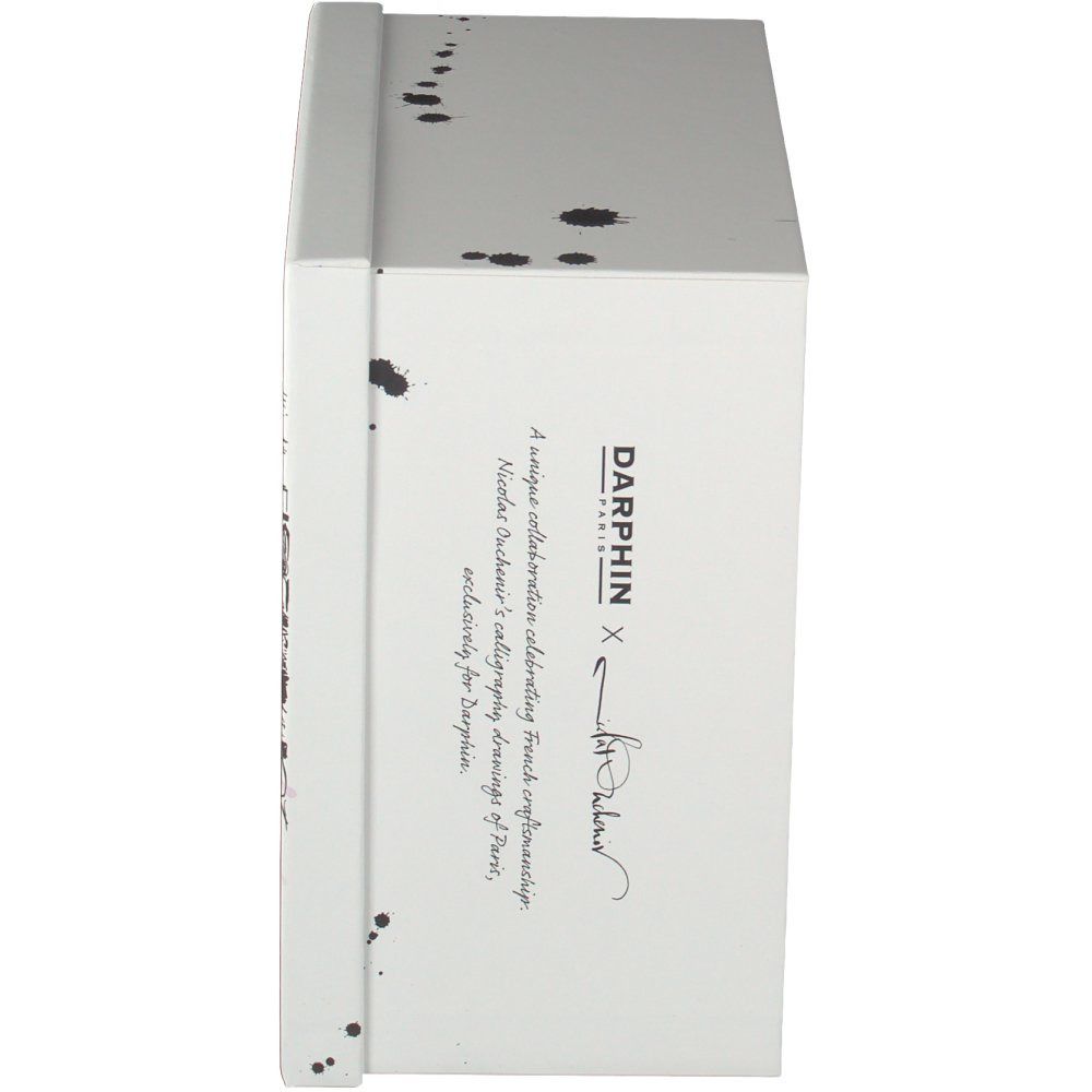 Boîte blanche avec taches d'encre noire. Texte : DARPHIN X. Signature. Texte en français.