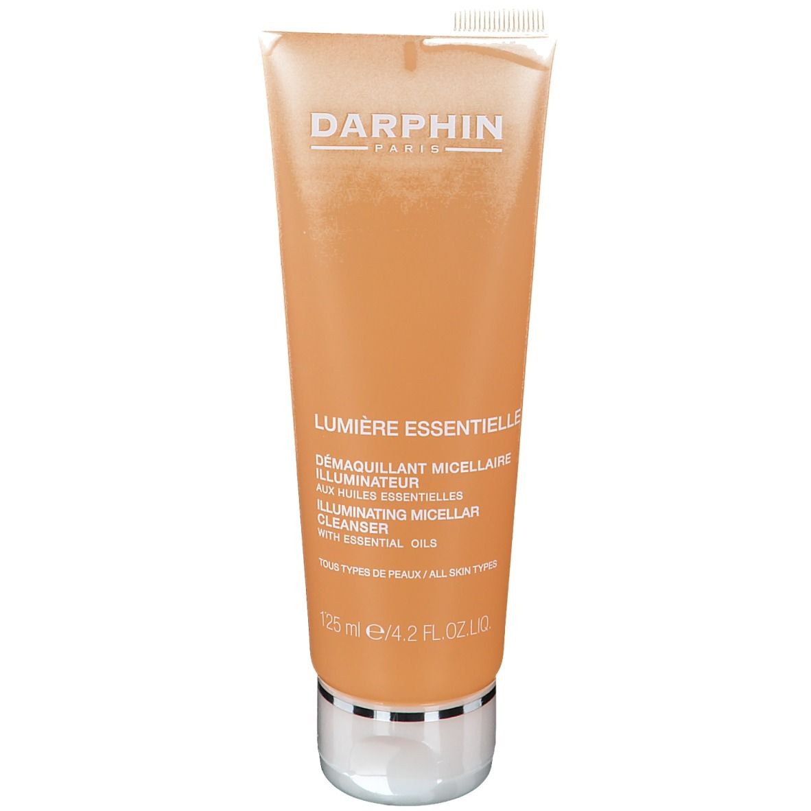 Tube orange translucide. Logo "DARPHIN". Inscription "LUMIÈRE ESSENTIELLE". Texte "Illuminating Micellar Cleanser". Bouchon blanc.